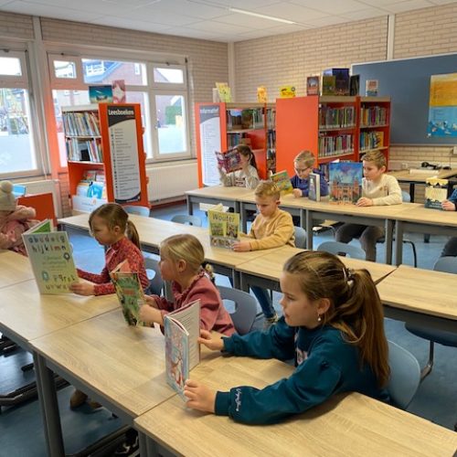 CBS De Vlucht Bieb op school